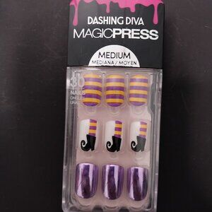 Dashing Diva Magic Press Witch Nails
